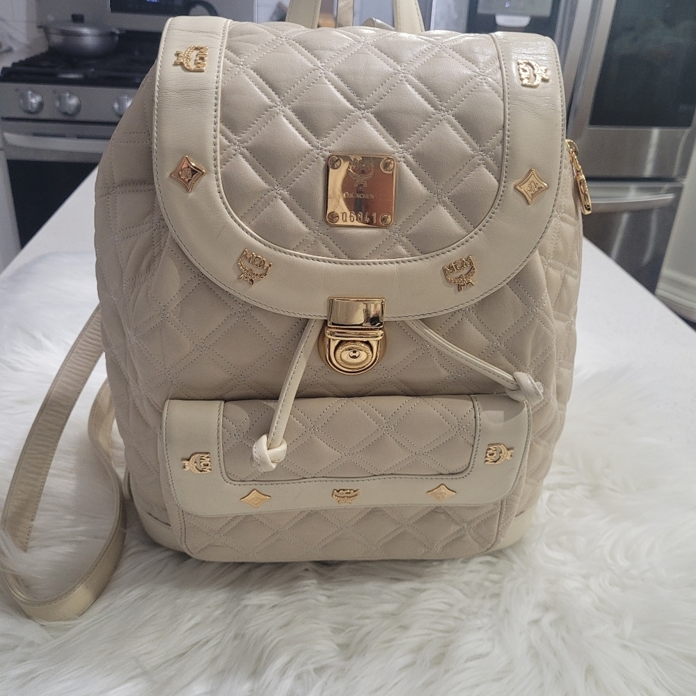 💛🔹️MCM🔹️ "RARE" QUILTED BEIGE  BACKPACK IN EUC - Picture 6 of 12